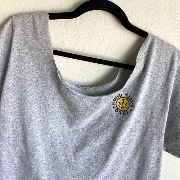 SUMMER CLOSEOUT ☀️ \Good Vibes Only Crop Cut T-Shirt - Picture 3 of 11